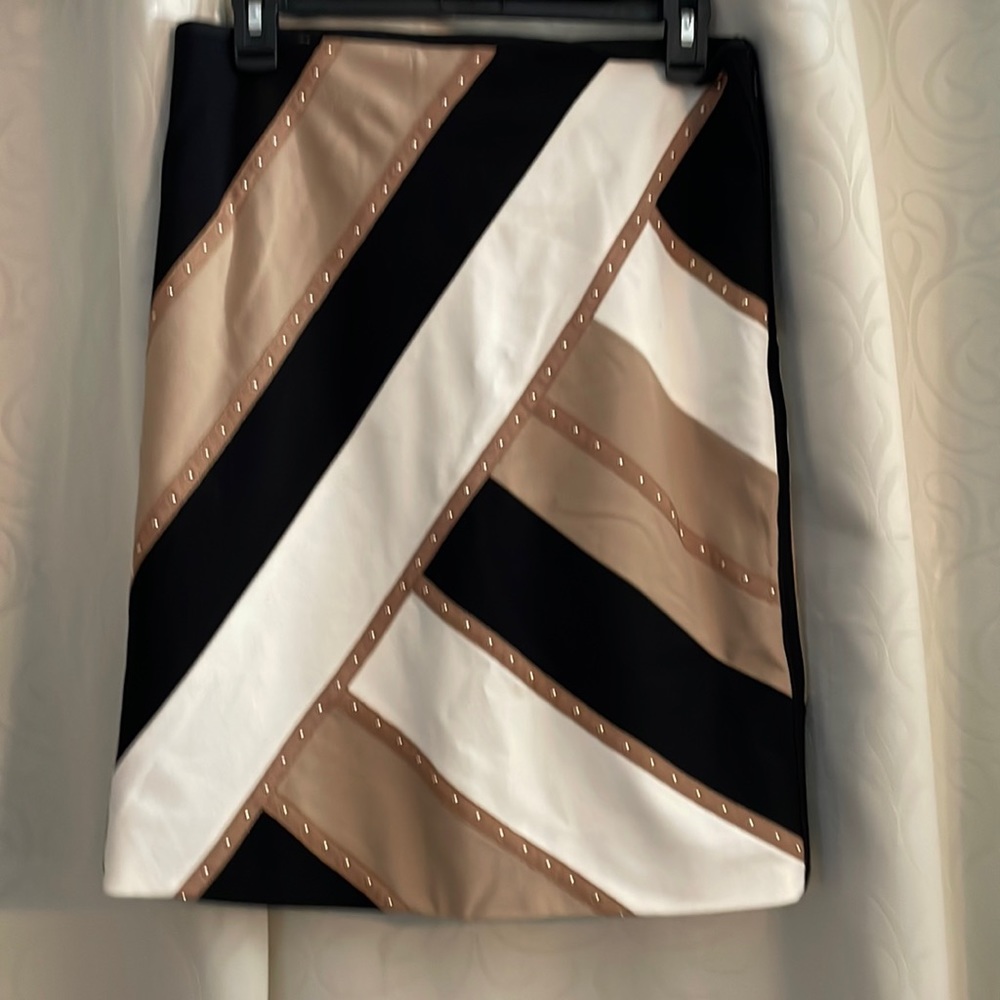 White House Black Market size 6 skirt. Little loop for hook eye missing.